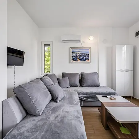 Apartments Zlarin Апартаменты *