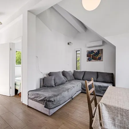 Apartments Zlarin Apartman