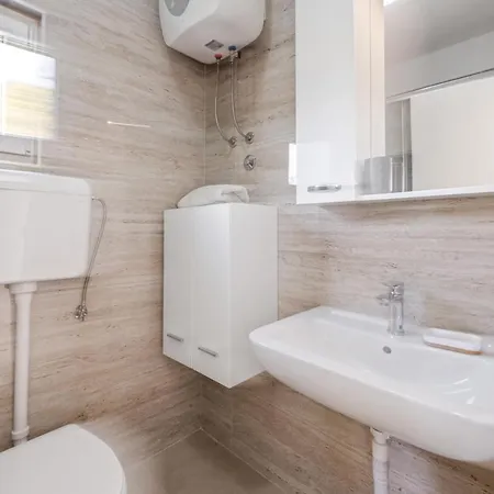 Apartments Zlarin Apartman *